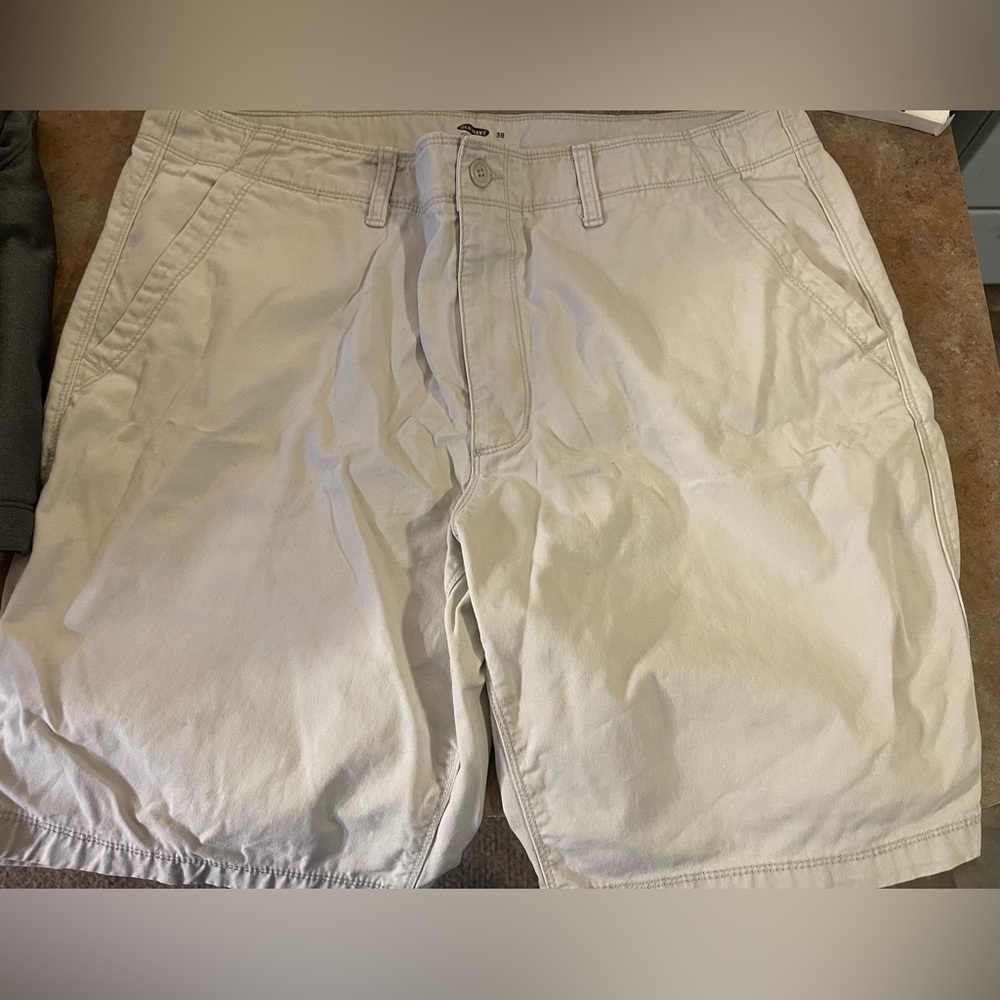 Men’s old Navy size 38 khaki shorts.
